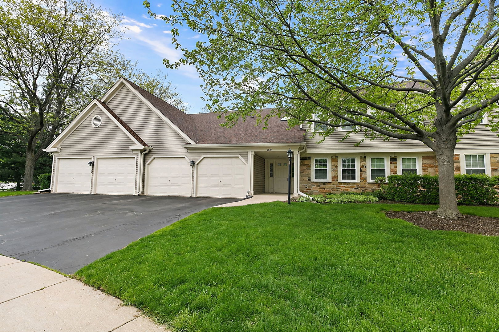 2838 Meadow Lane #W2, Schaumburg, IL 60193