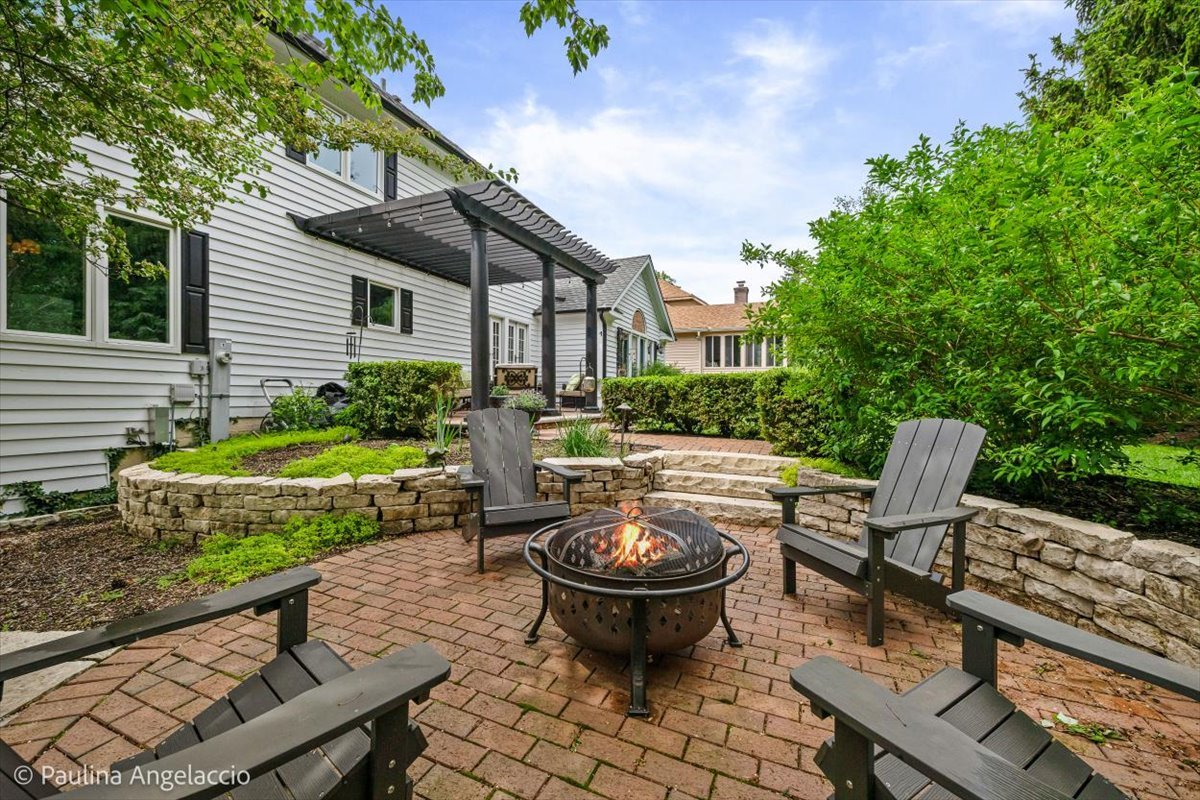 675 Oak Street, Roselle, IL 60172