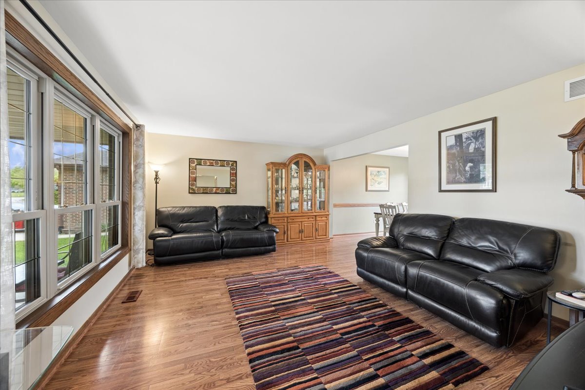 512 68th Street, Downers Grove, IL 60516