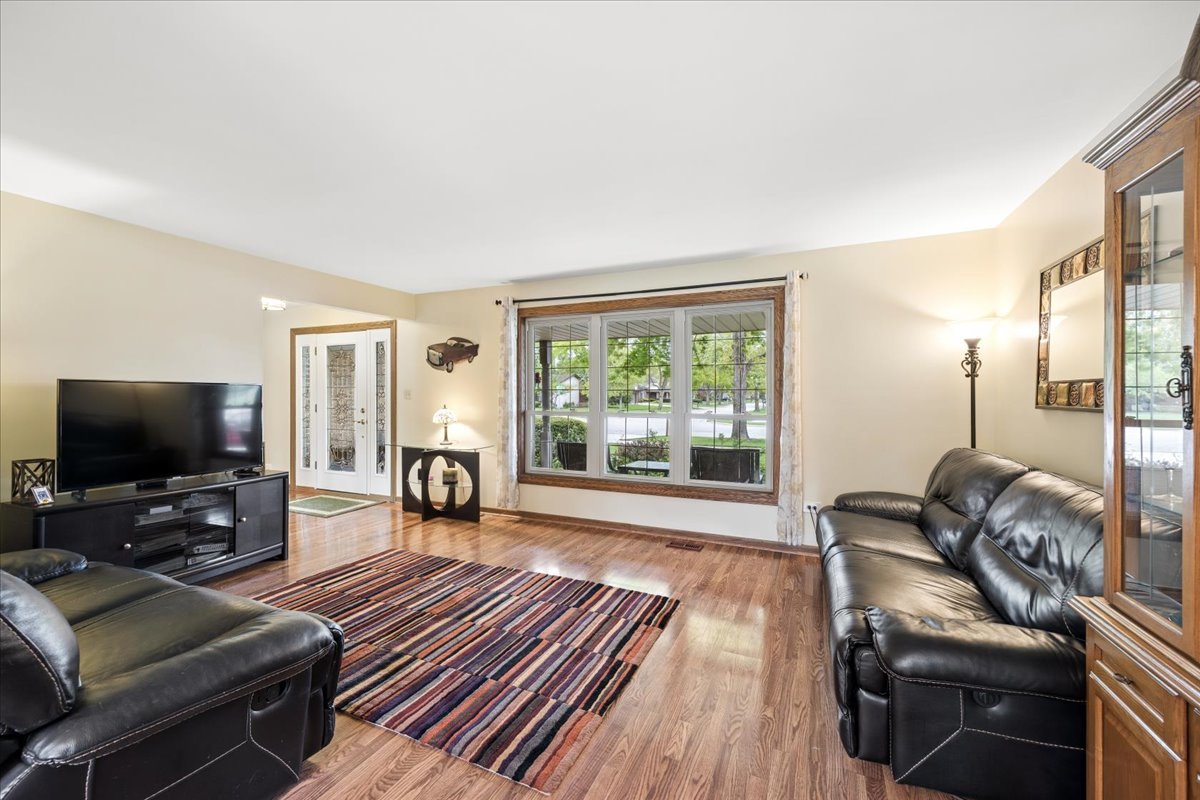 512 68th Street, Downers Grove, IL 60516