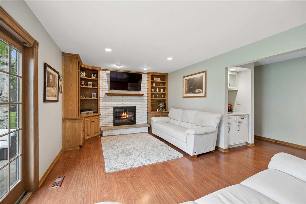 512 68th Street, Downers Grove, IL 60516