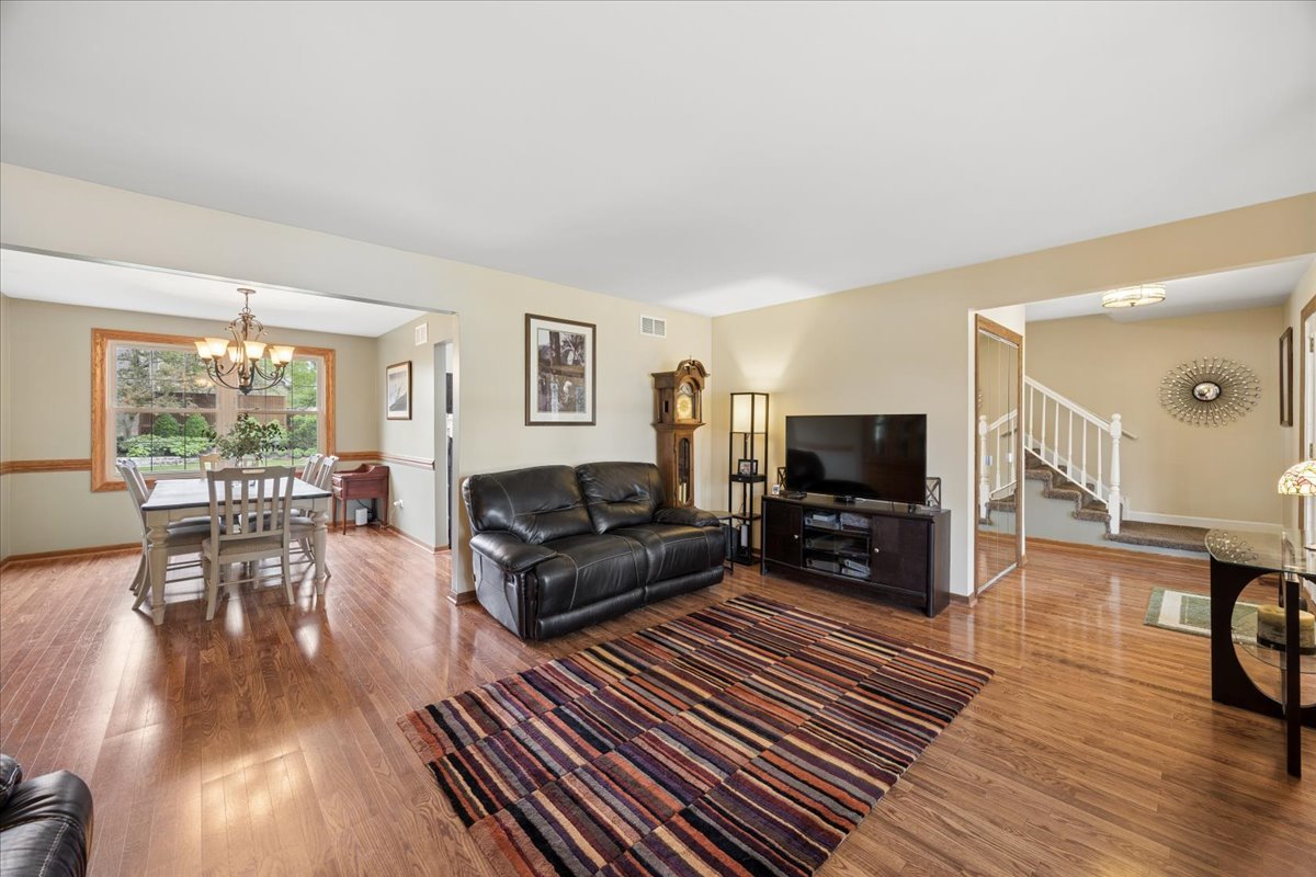 512 68th Street, Downers Grove, IL 60516