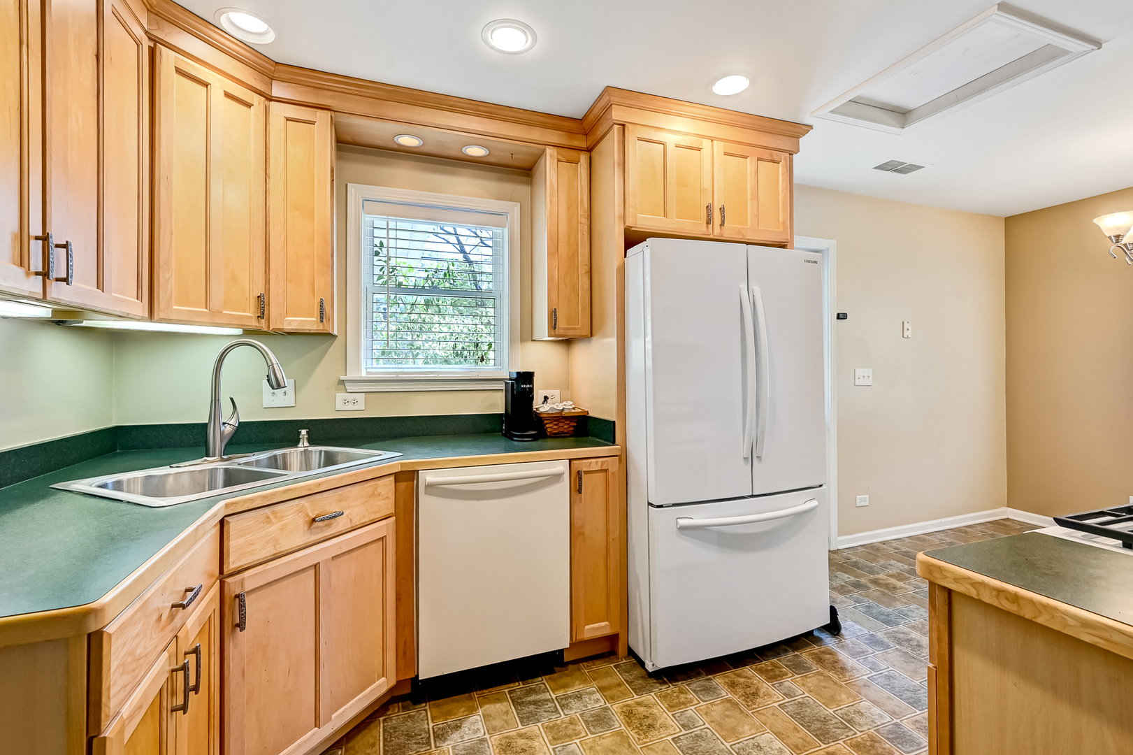 223 S Grant Street, Westmont, IL 60559