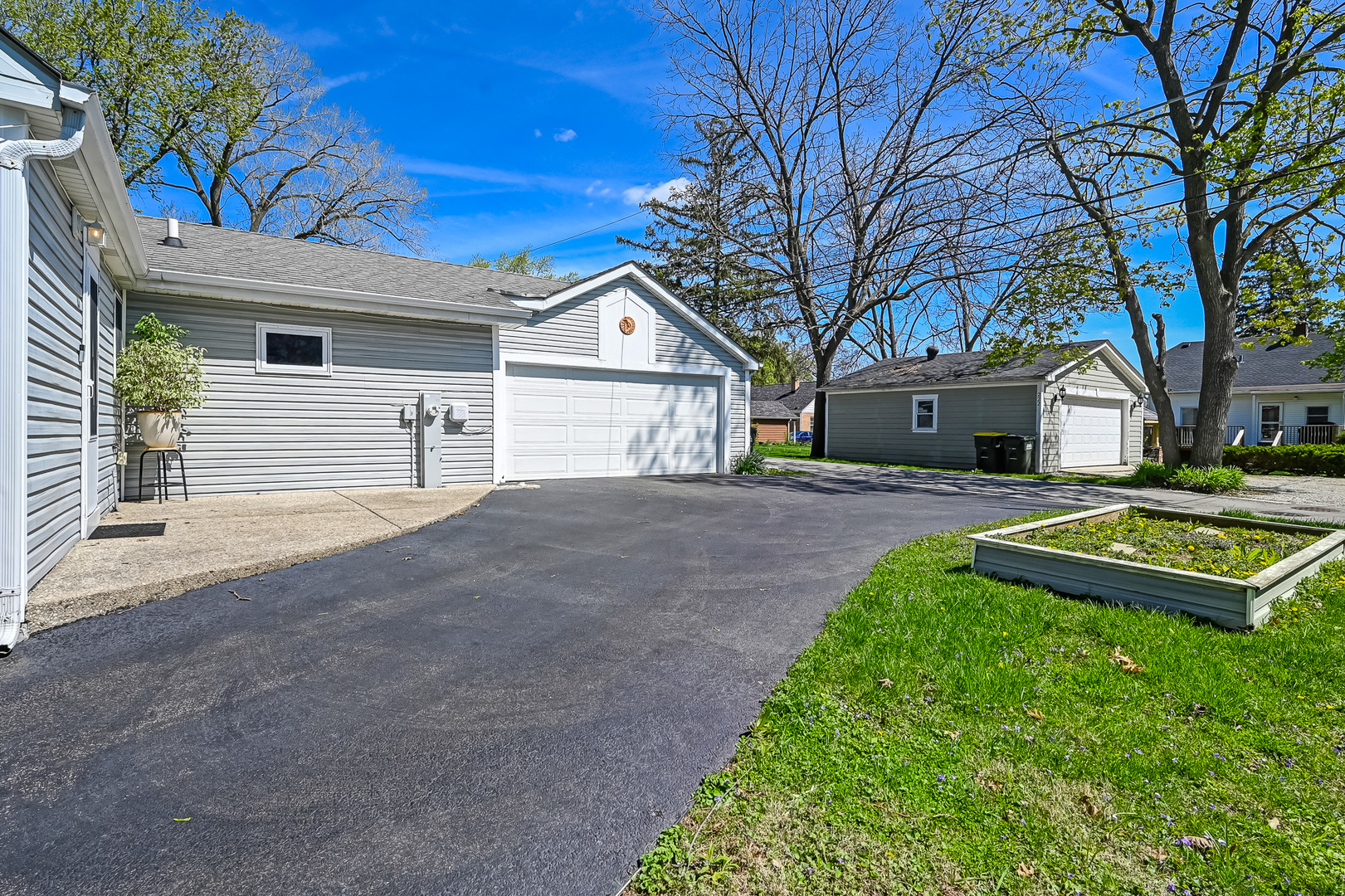 223 S Grant Street, Westmont, IL 60559