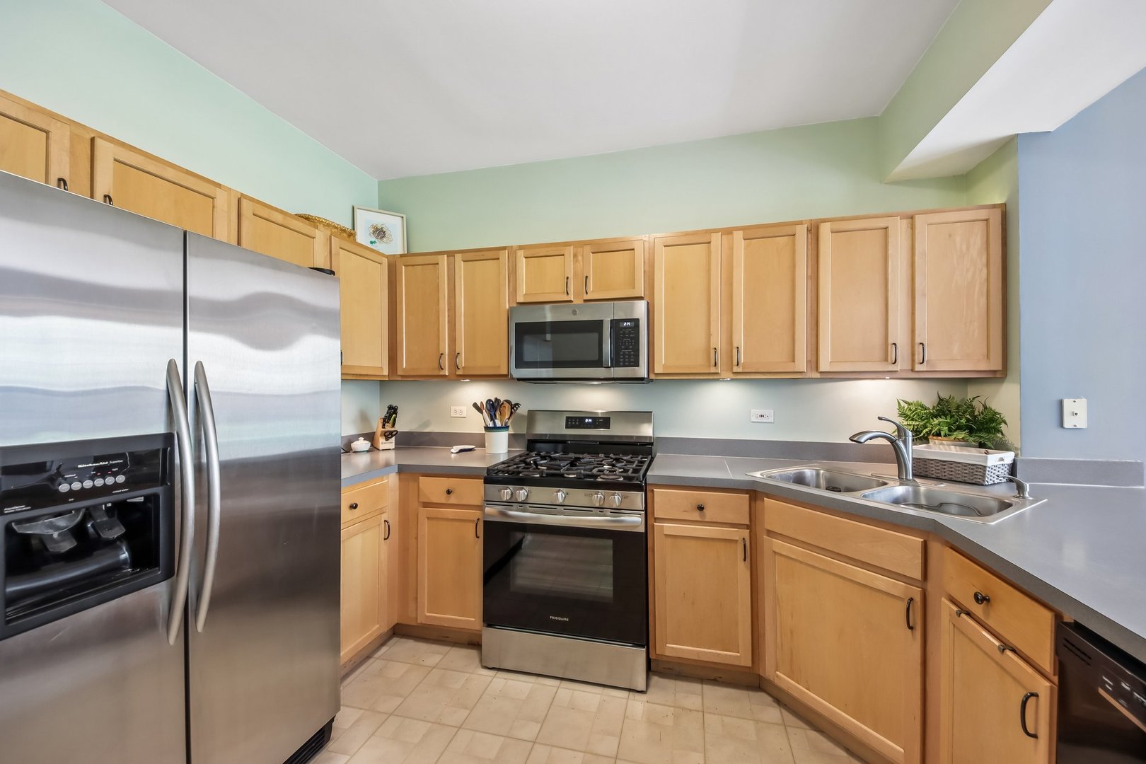 612 Shakespeare Drive, Grayslake, IL 60030