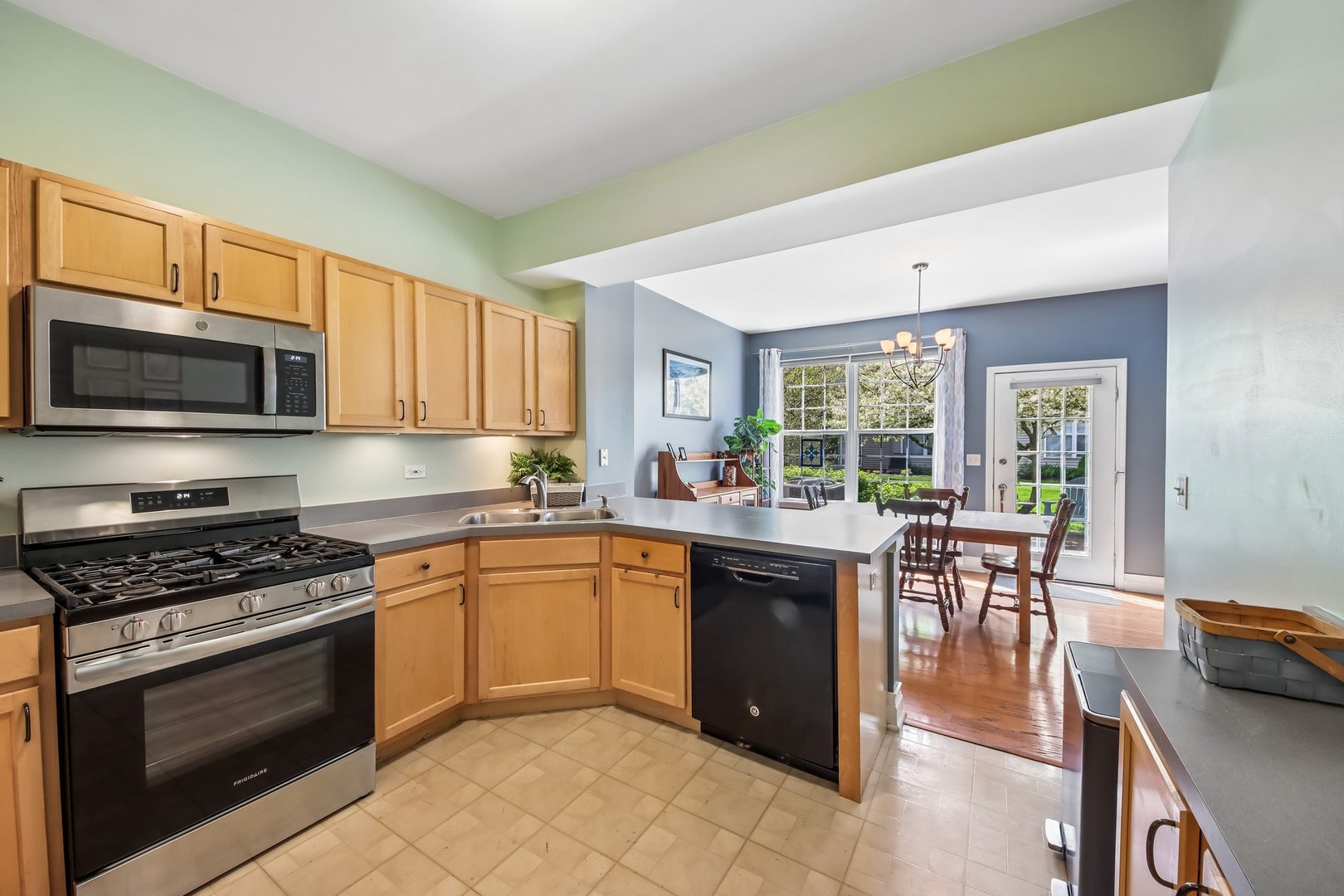 612 Shakespeare Drive, Grayslake, IL 60030