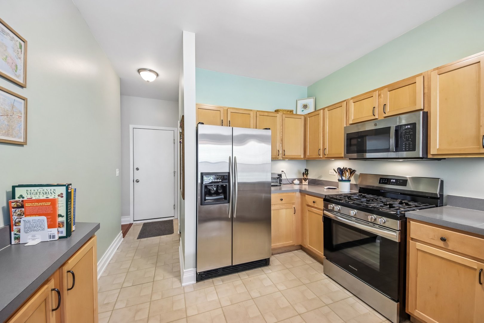 612 Shakespeare Drive, Grayslake, IL 60030