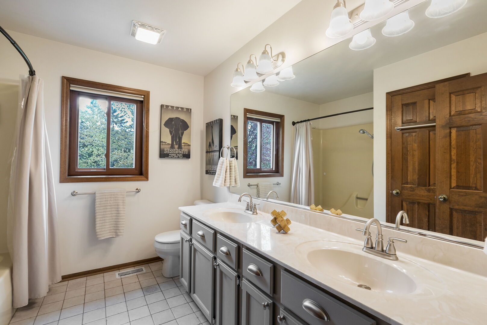 1049 Autumn Drive, Antioch, IL 60002