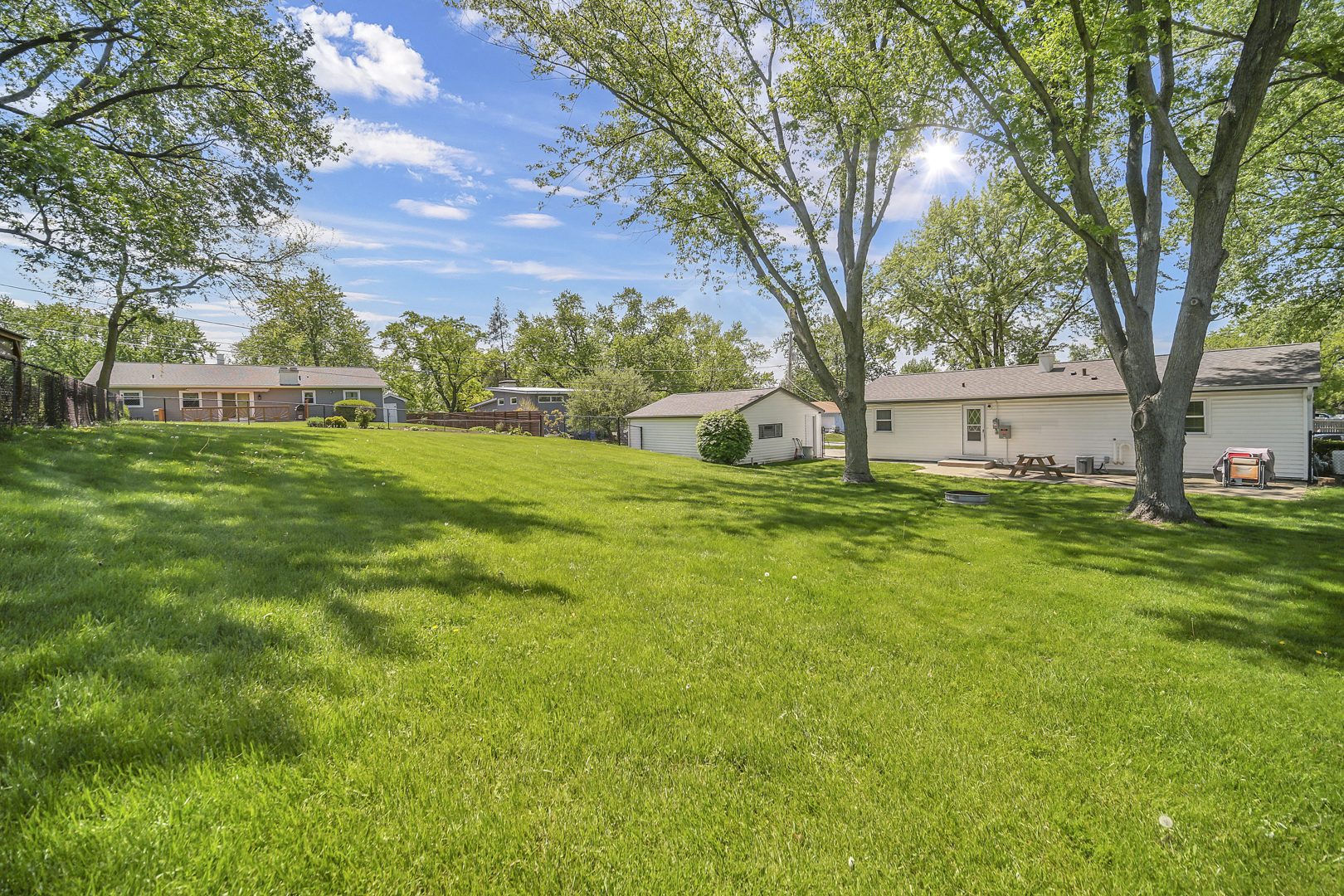 137 Birchwood Road, Carpentersville, IL 60110