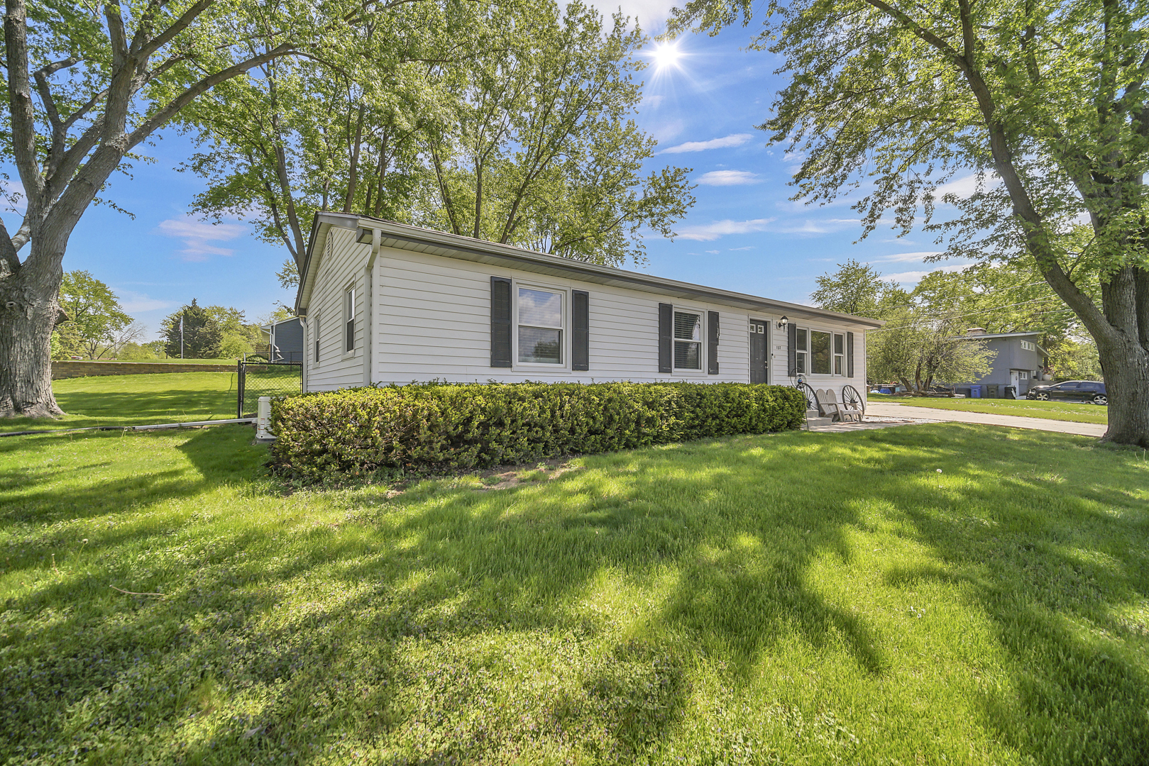 137 Birchwood Road, Carpentersville, IL 60110