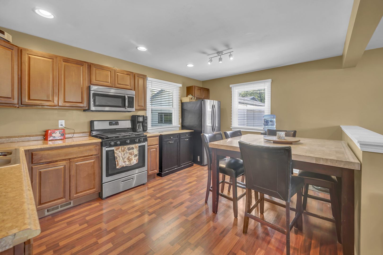 137 Birchwood Road, Carpentersville, IL 60110