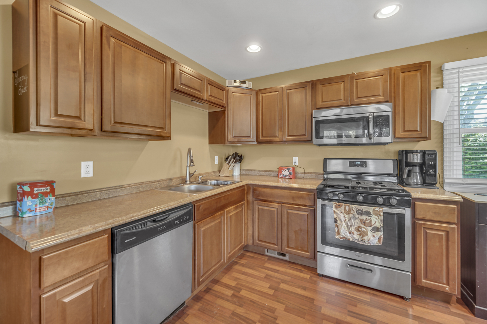 137 Birchwood Road, Carpentersville, IL 60110