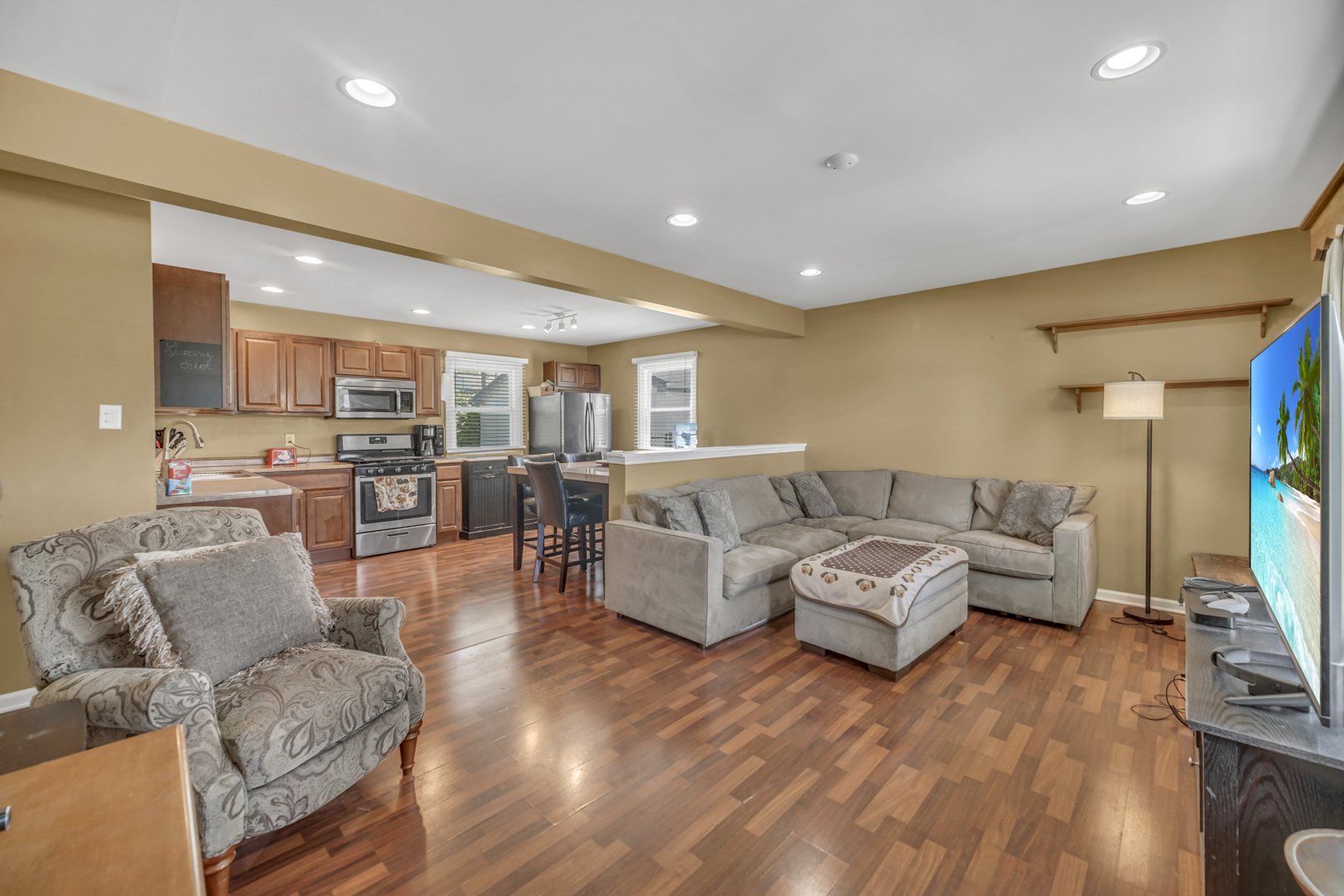 137 Birchwood Road, Carpentersville, IL 60110