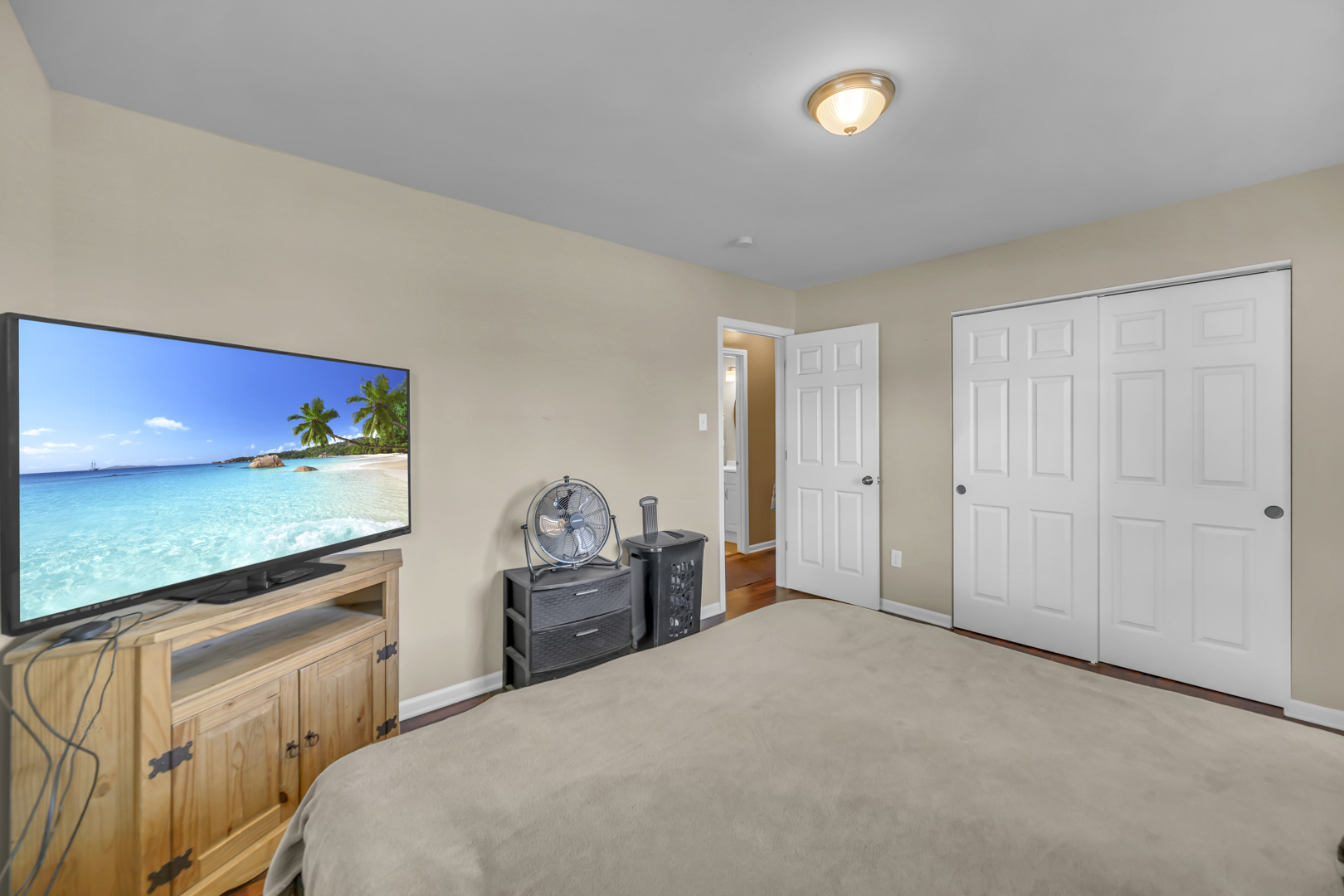 137 Birchwood Road, Carpentersville, IL 60110