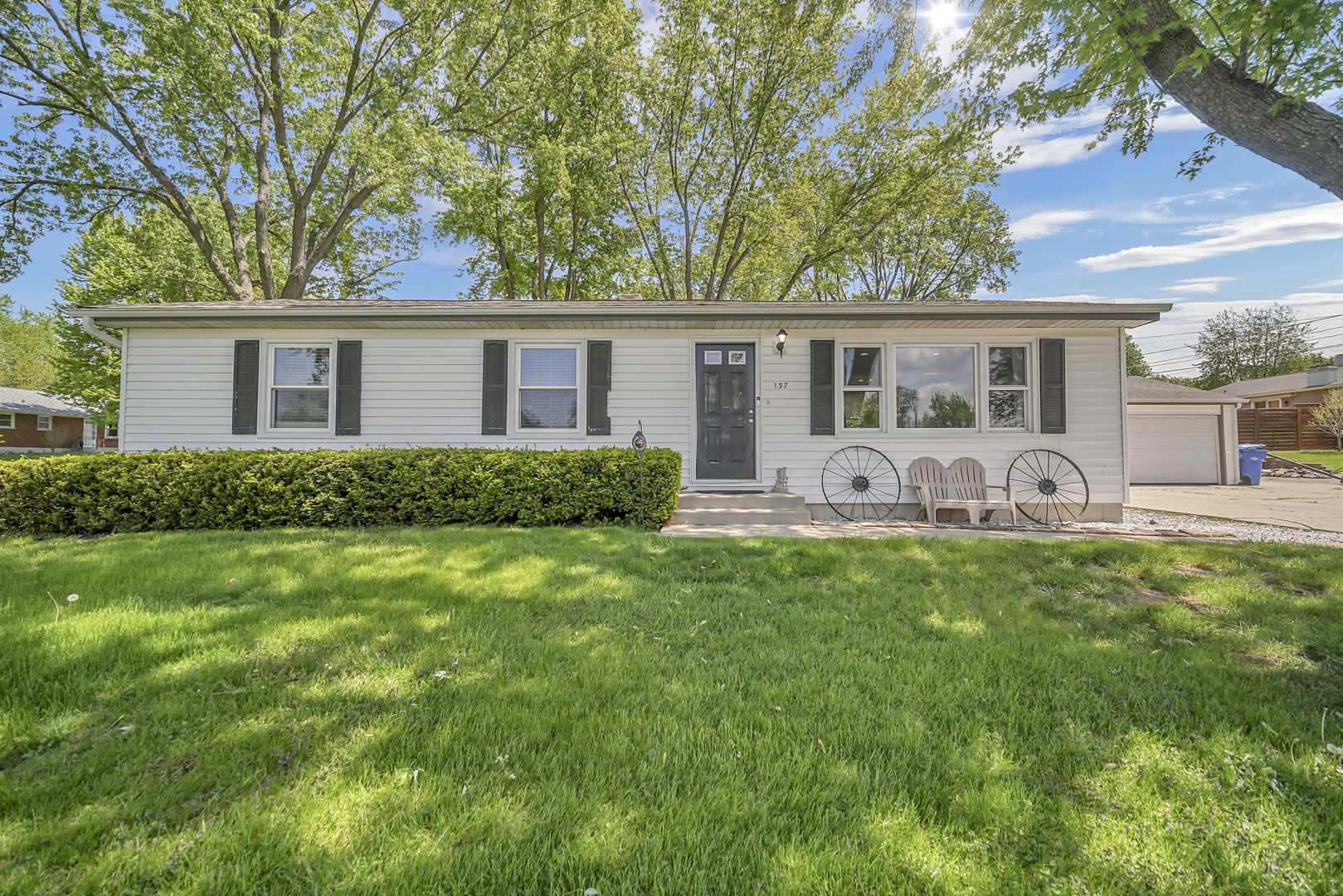 137 Birchwood Road, Carpentersville, IL 60110