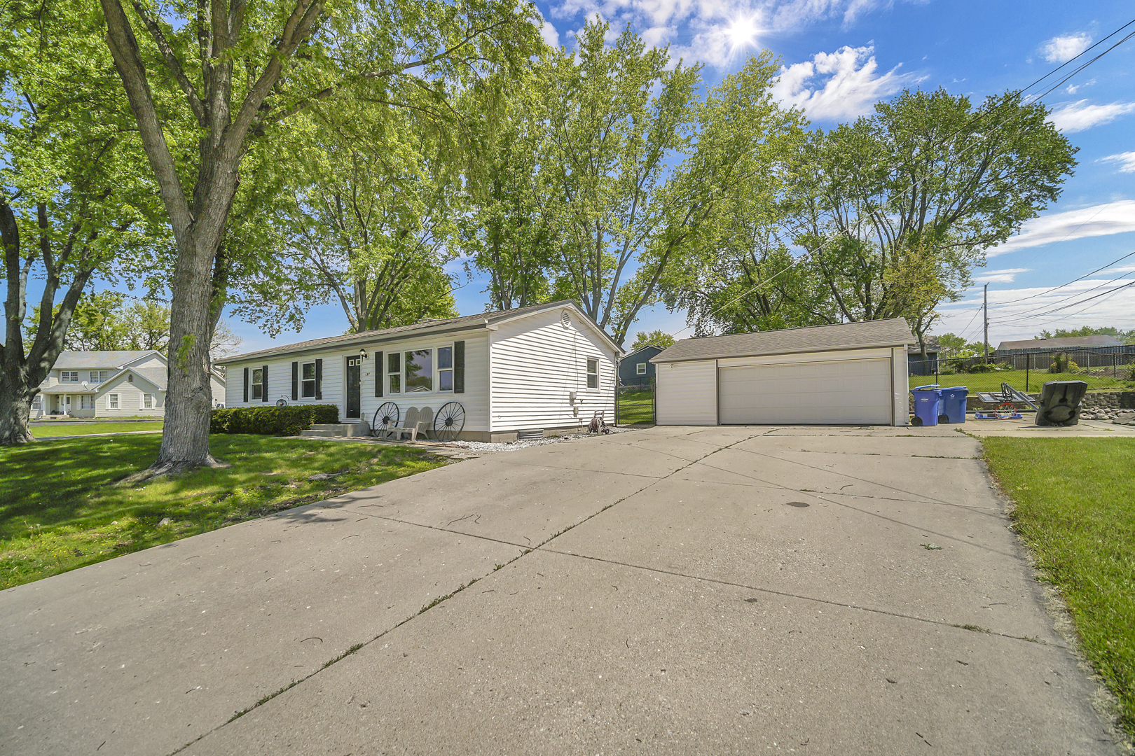 137 Birchwood Road, Carpentersville, IL 60110