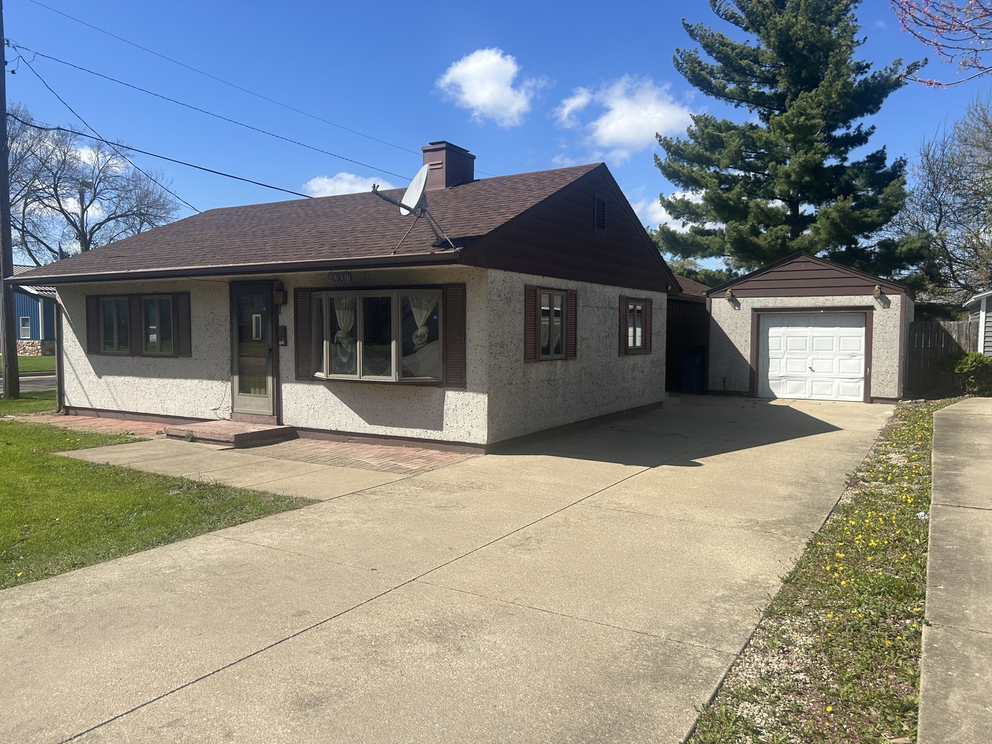 2939 7th Street, Peru, IL 61354