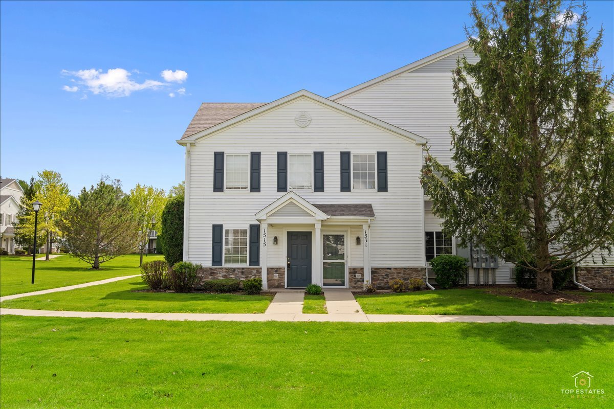1515 Silverstone Drive #1515, Carpentersville, IL 60110