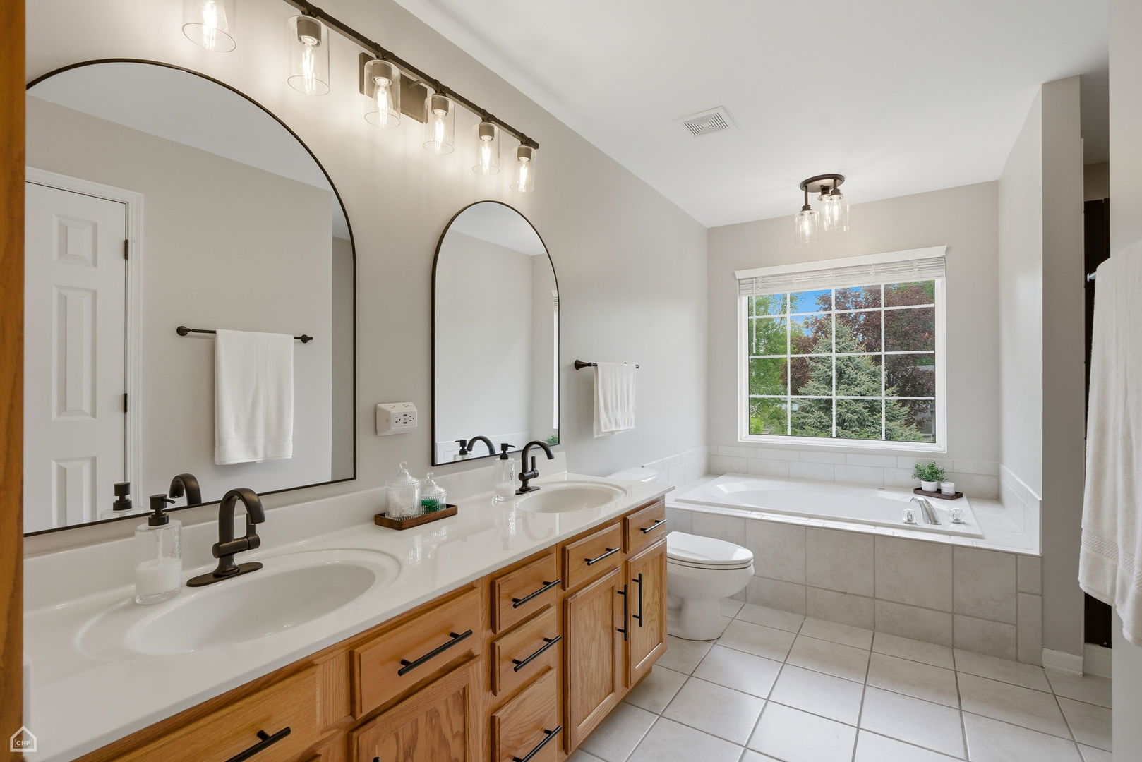 628 Manhattan Circle, Oswego, IL 60543