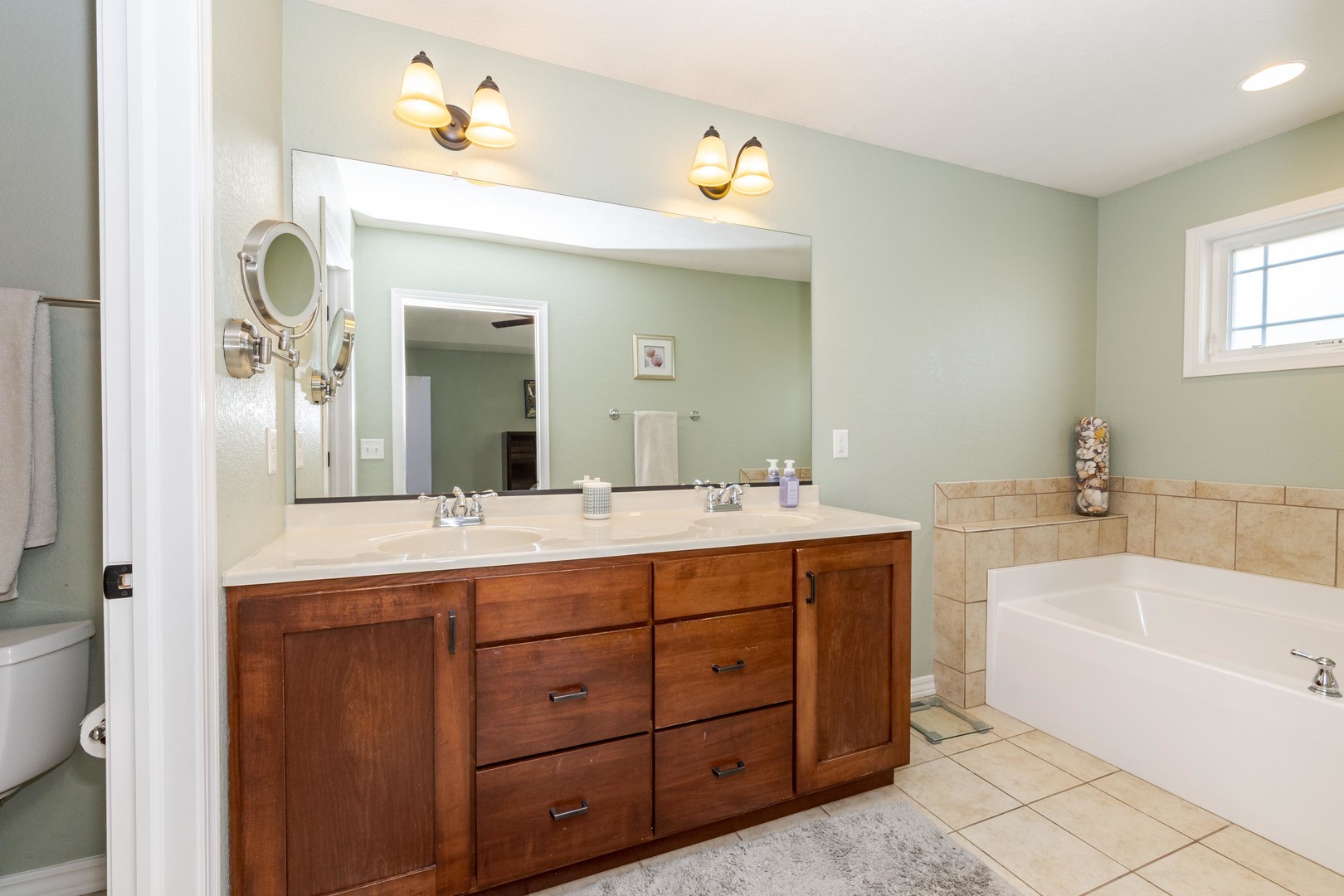 1503 Rathmore Road, Bloomington, IL 61705