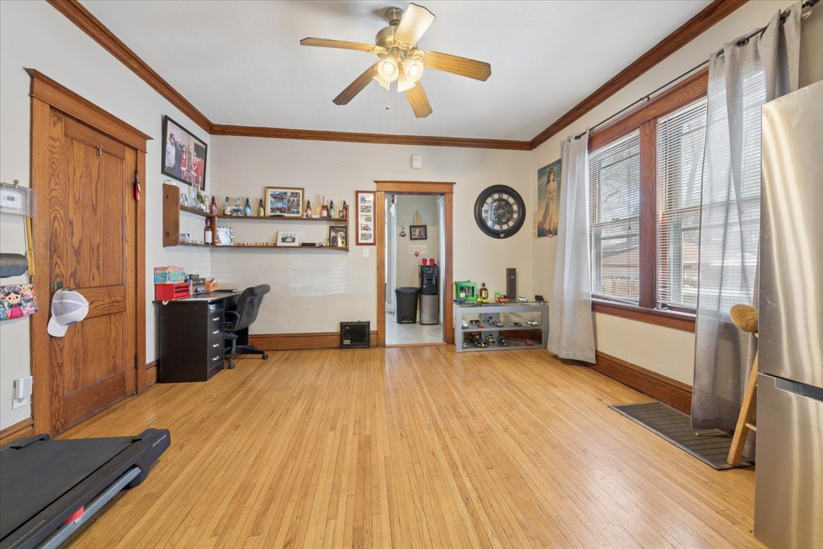 362 Evans Avenue, Aurora, IL 60505