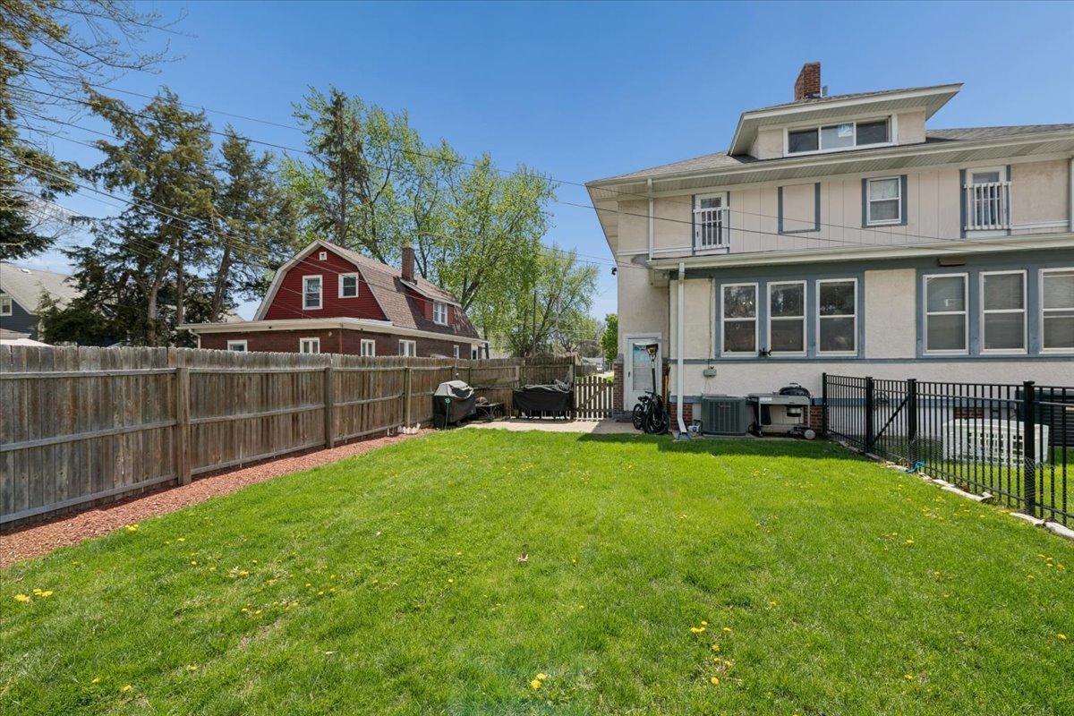 362 Evans Avenue, Aurora, IL 60505