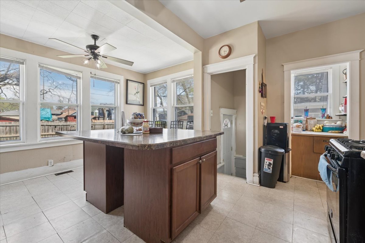 362 Evans Avenue, Aurora, IL 60505