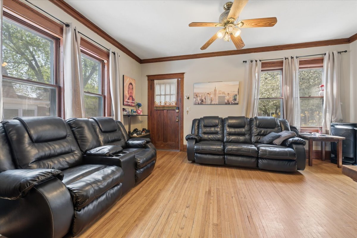 362 Evans Avenue, Aurora, IL 60505