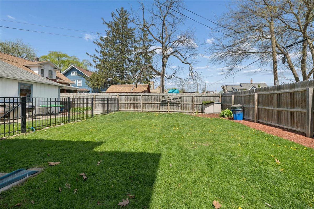 362 Evans Avenue, Aurora, IL 60505