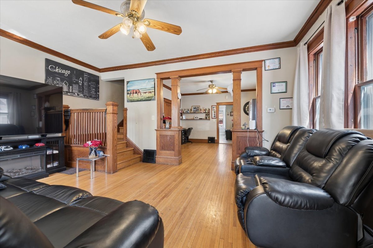 362 Evans Avenue, Aurora, IL 60505