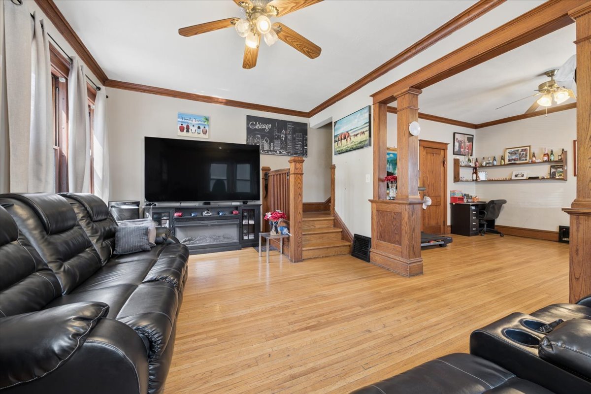 362 Evans Avenue, Aurora, IL 60505