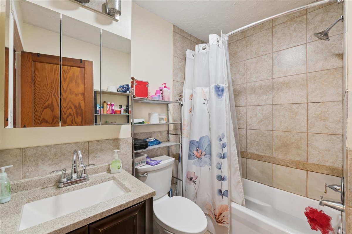 362 Evans Avenue, Aurora, IL 60505