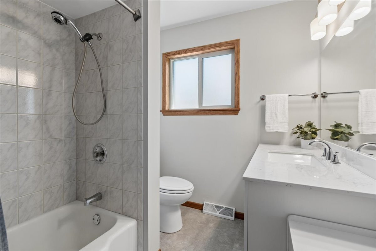 10665 Preston Street, Westchester, IL 60154