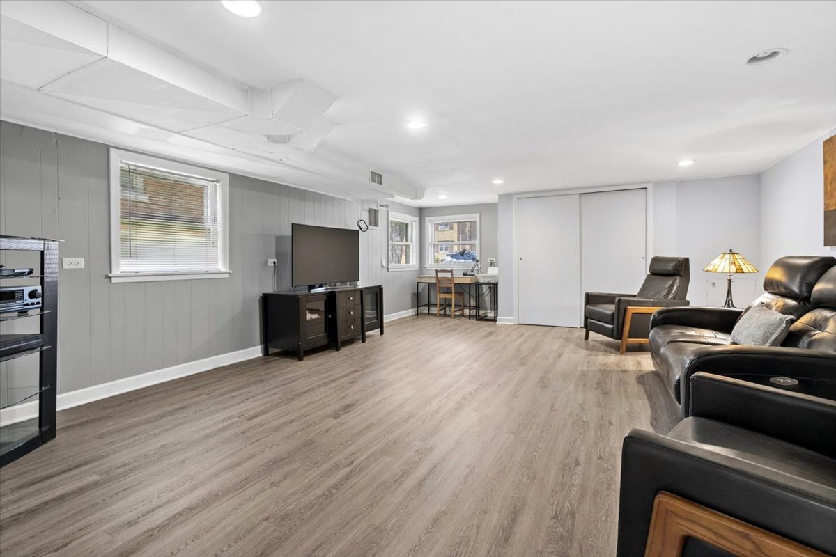 10665 Preston Street, Westchester, IL 60154