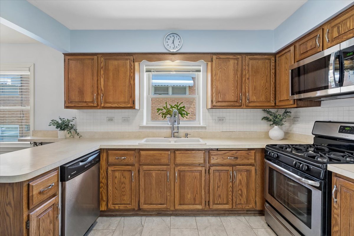 10665 Preston Street, Westchester, IL 60154