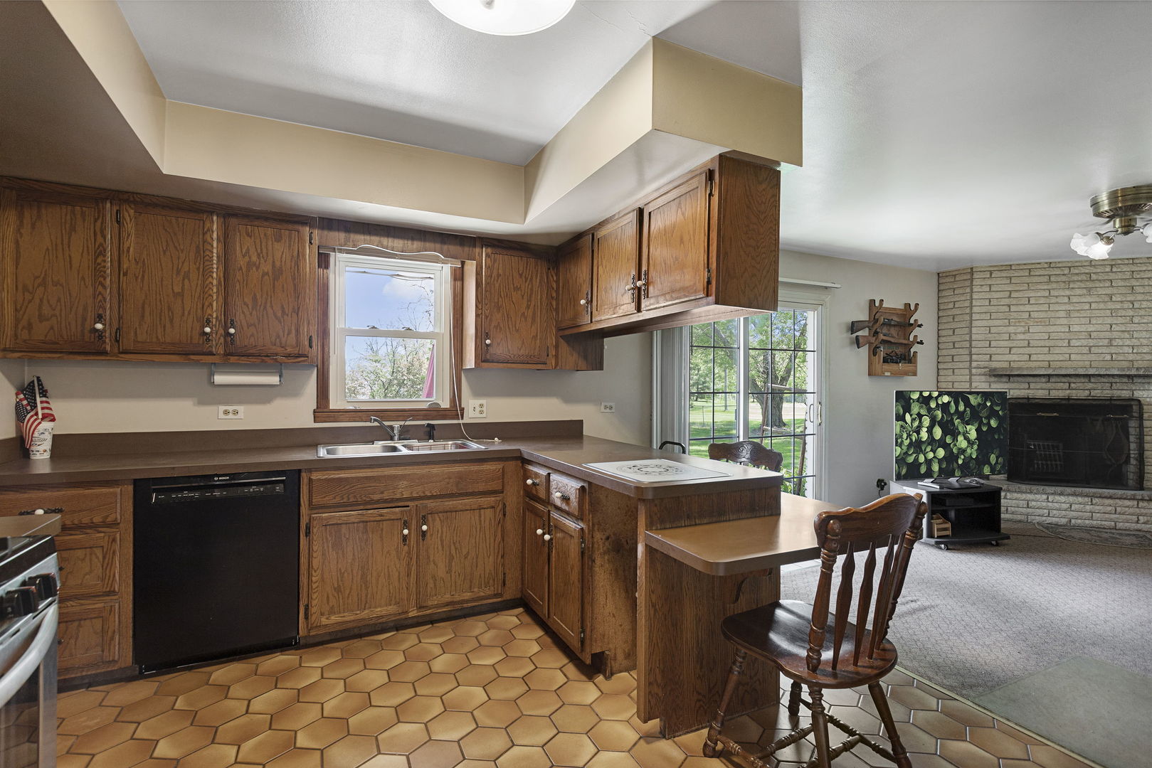 205 Oak Avenue, Westmont, IL 60559