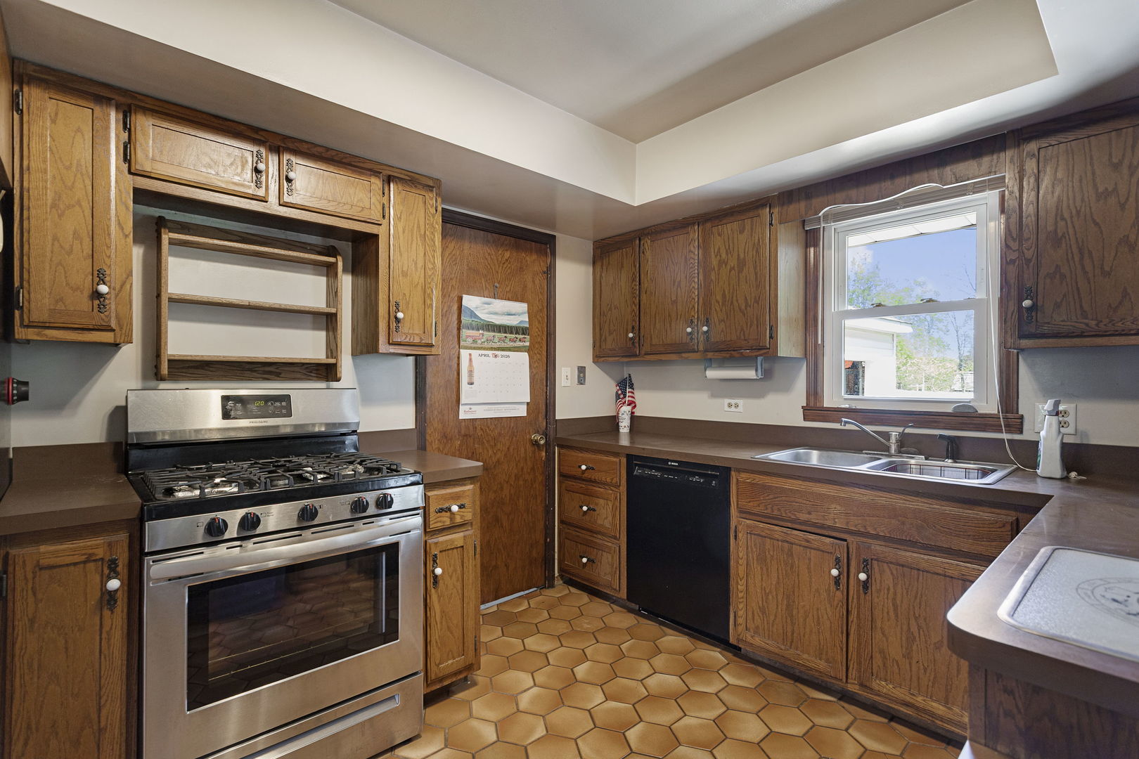 205 Oak Avenue, Westmont, IL 60559