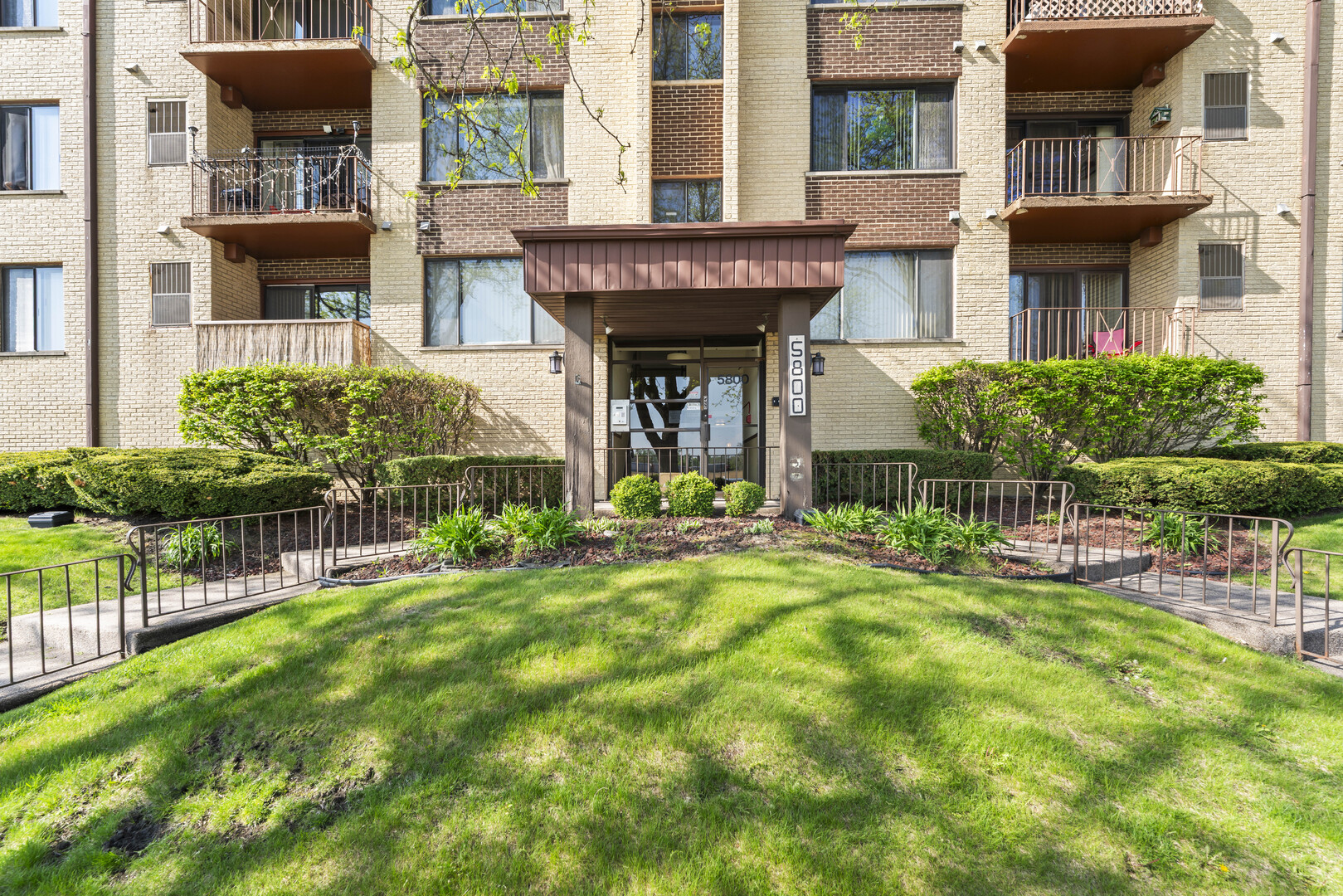 5800 W 105th Street #1C, Oak Lawn, IL 60453