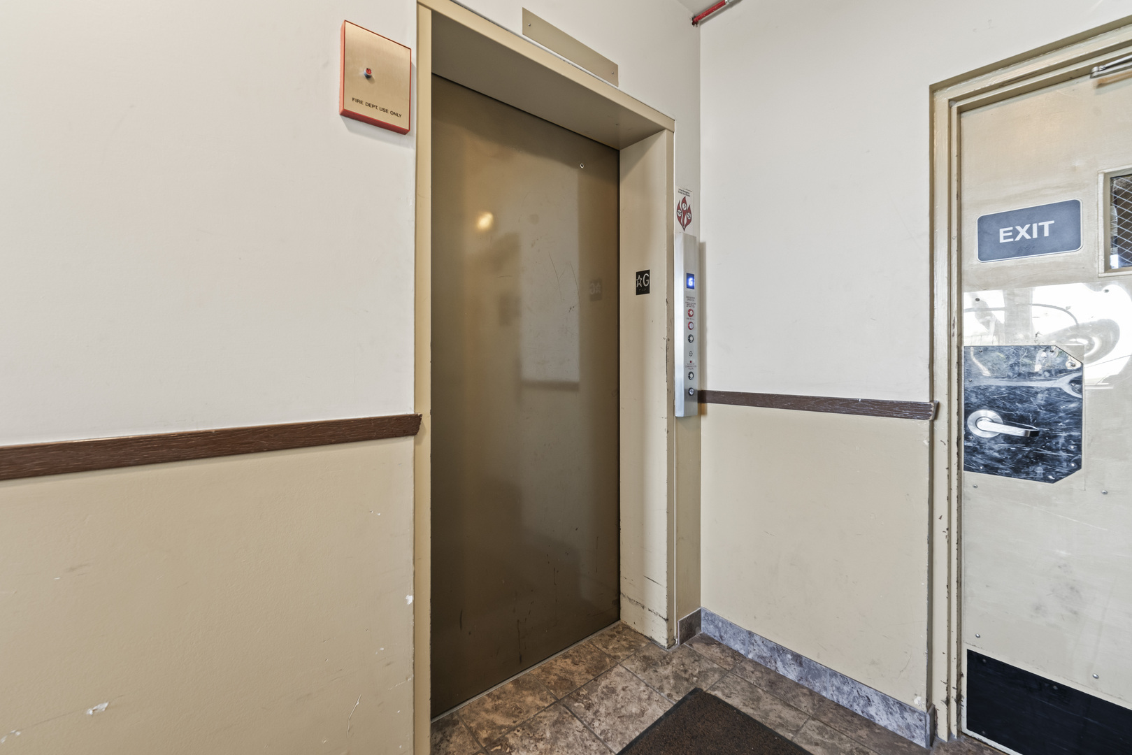 5800 W 105th Street #1C, Oak Lawn, IL 60453