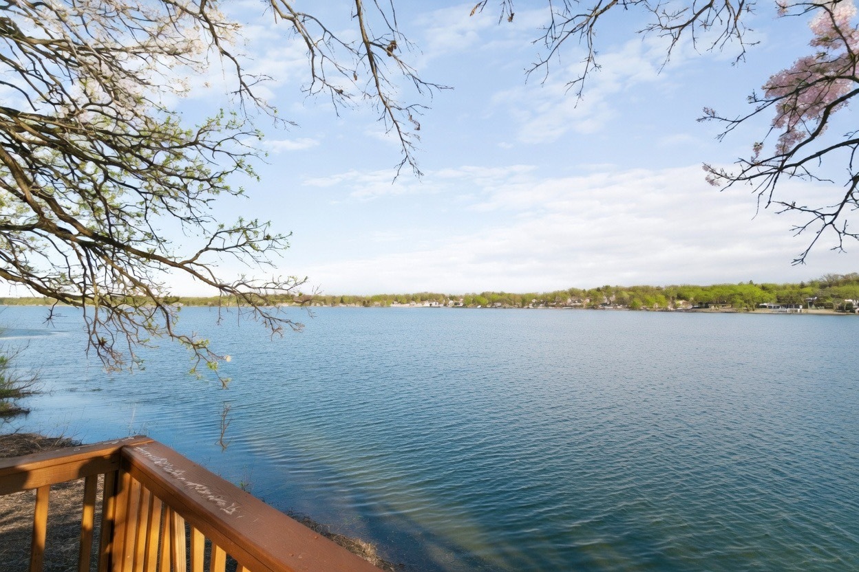 3312 W Lake Shore Drive, Wonder Lake, IL 60097