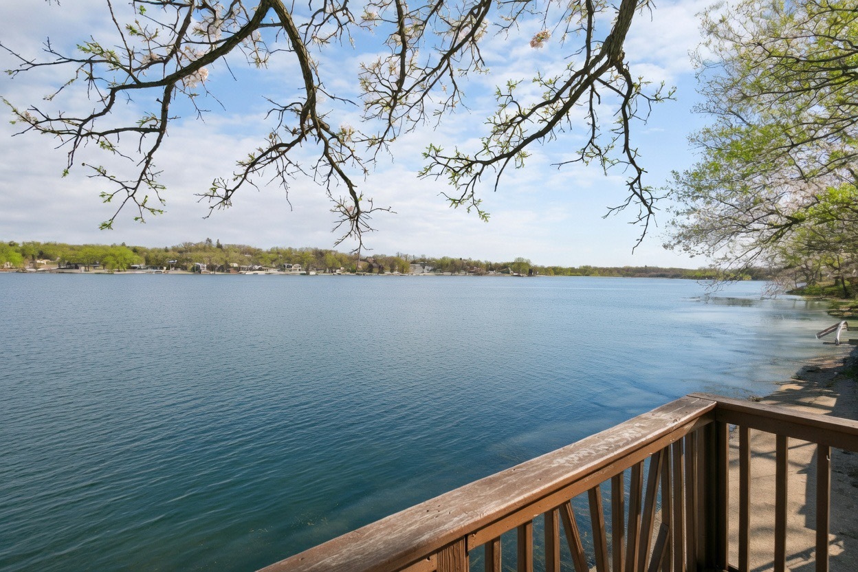 3312 W Lake Shore Drive, Wonder Lake, IL 60097