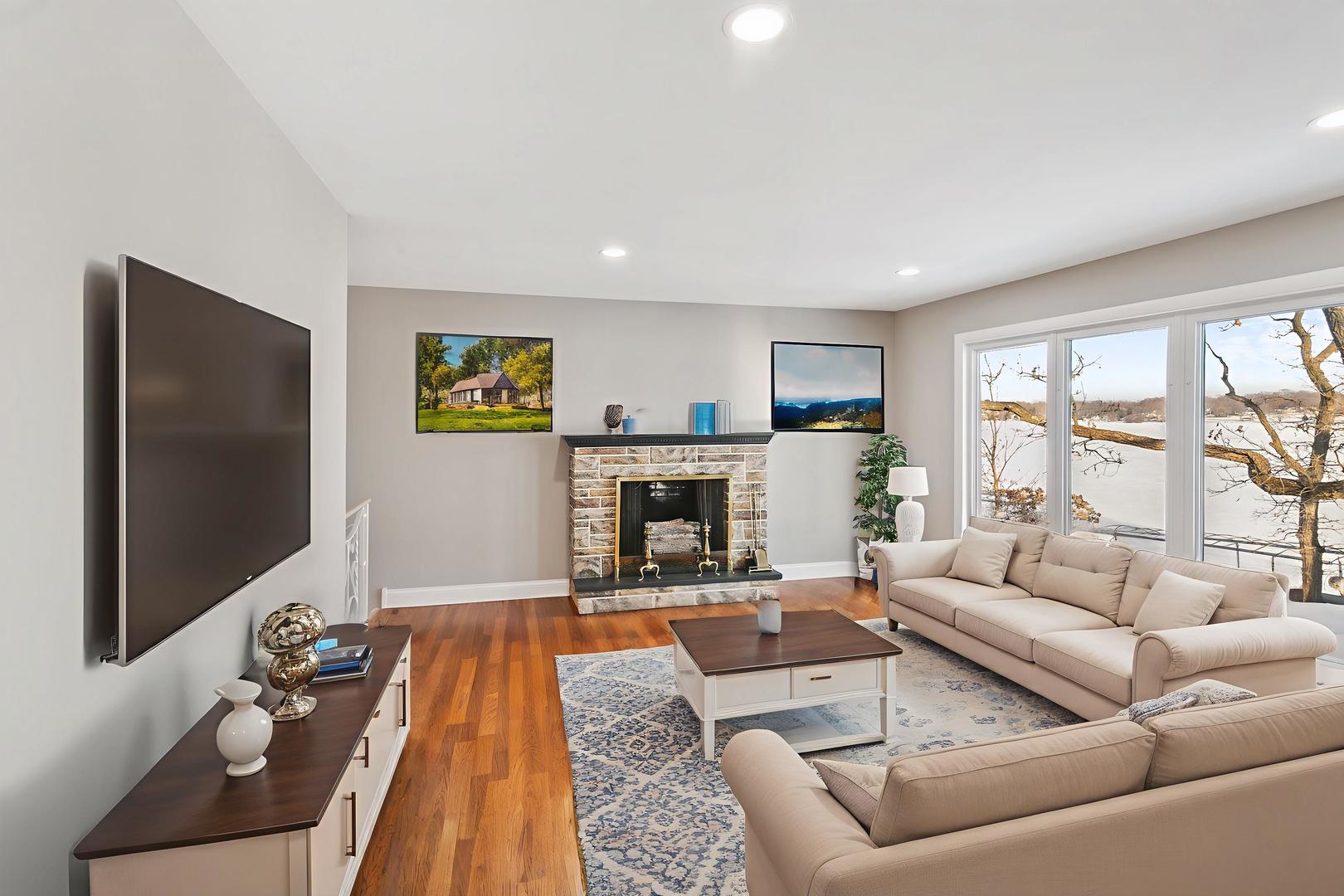 3312 W Lake Shore Drive, Wonder Lake, IL 60097