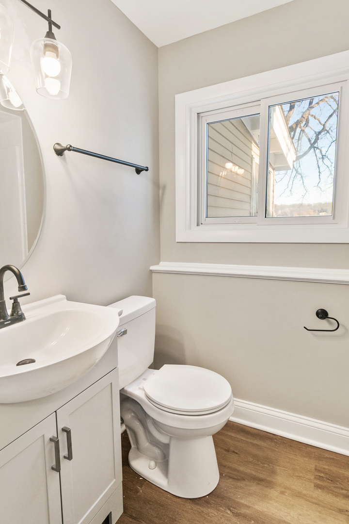 3312 W Lake Shore Drive, Wonder Lake, IL 60097