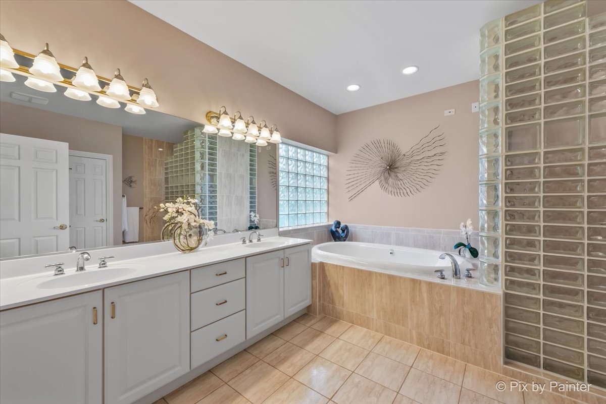 4 Mohawk Drive, South Barrington, IL 60010