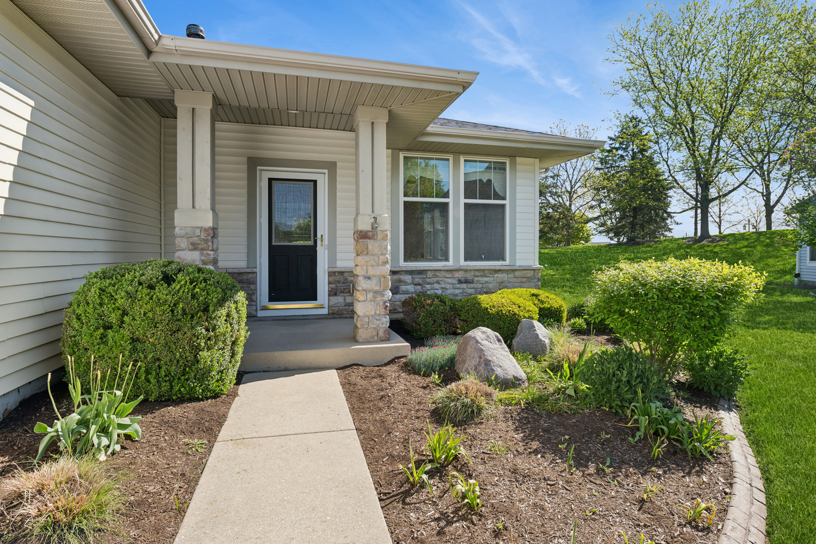 13232 Indiana Court, Huntley, IL 60142