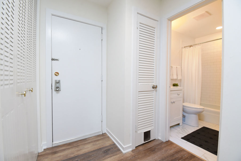 10357 Dearlove Road #1J, Glenview, IL 60025