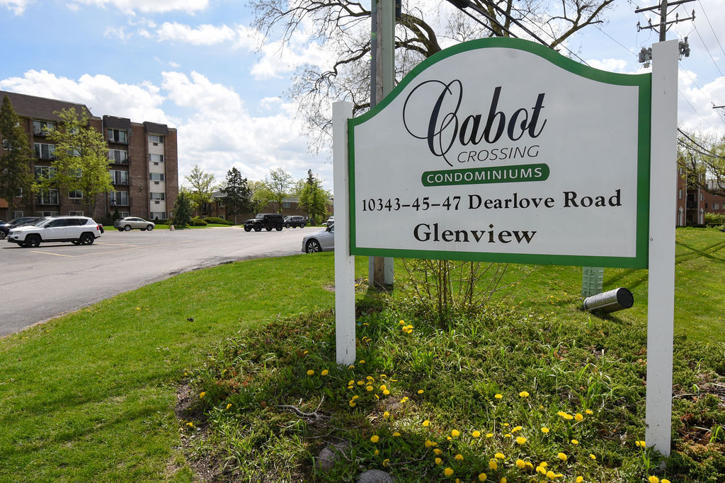 10357 Dearlove Road #1J, Glenview, IL 60025