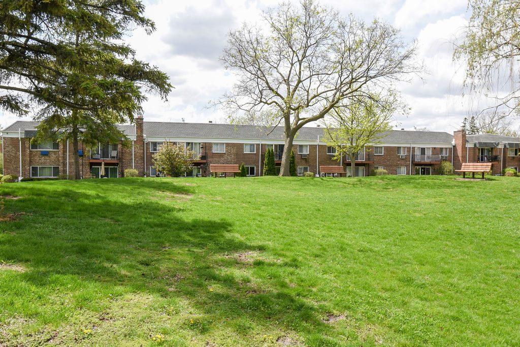 10357 Dearlove Road #1J, Glenview, IL 60025