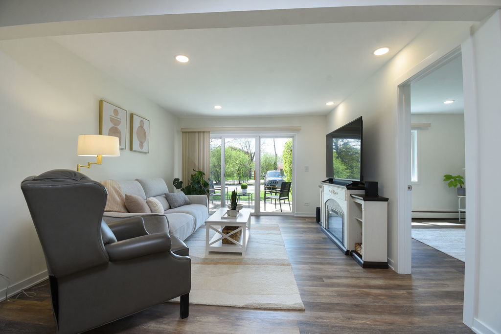 10357 Dearlove Road #1J, Glenview, IL 60025