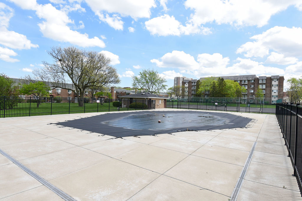 10357 Dearlove Road #1J, Glenview, IL 60025